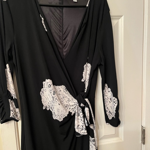 Dress - Picture 2 of 4